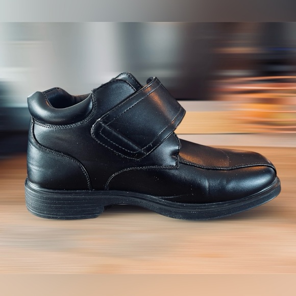 Clarks Men Boots with velcro closure 🖤 size 12 - Picture 4 of 9